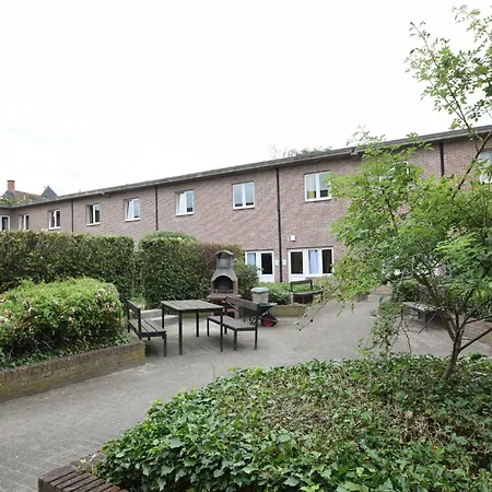 Student Semi-duplex With Budget Flats * Lovaina